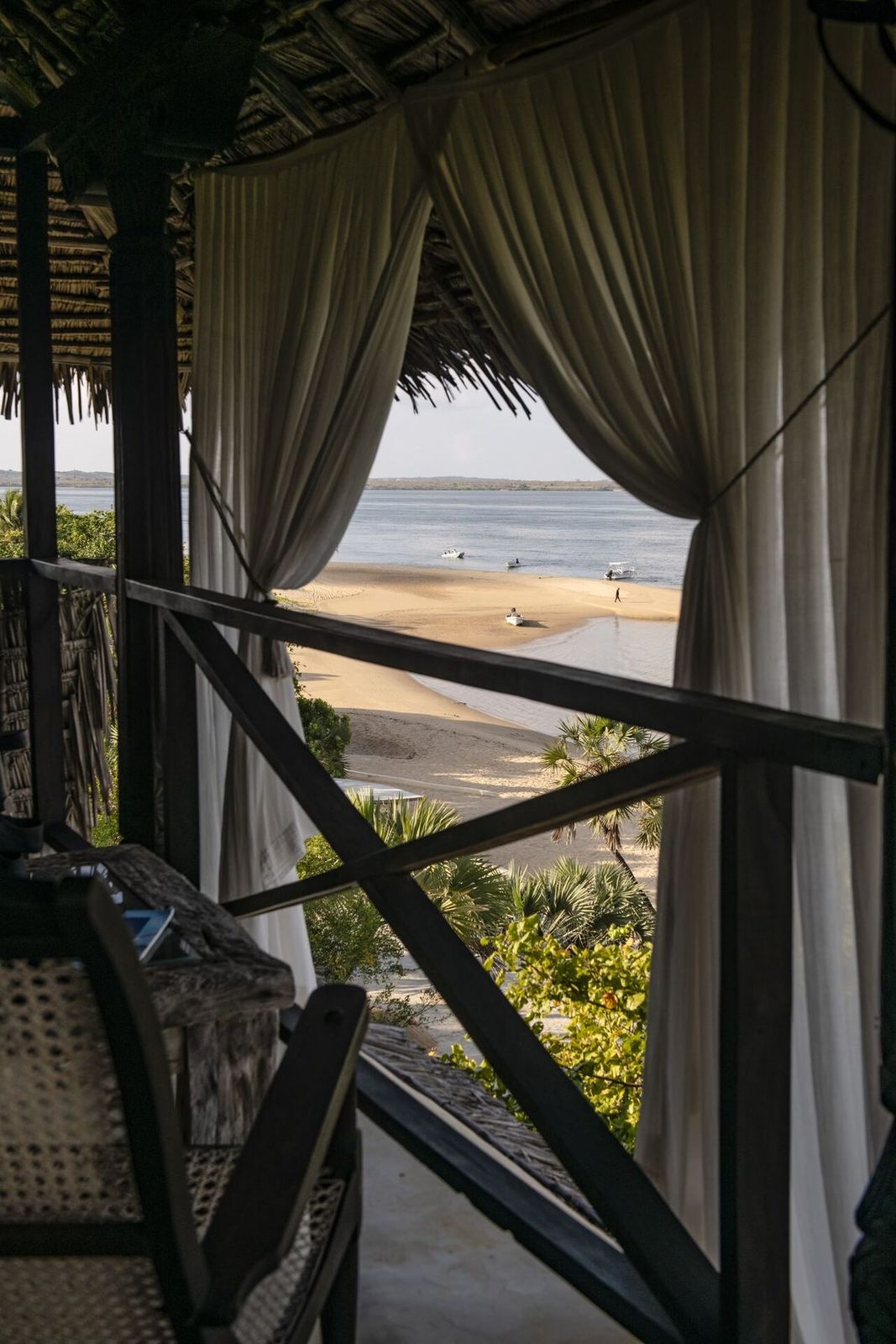 Lōkahi cabana — second view of the netted bed and Lamu door