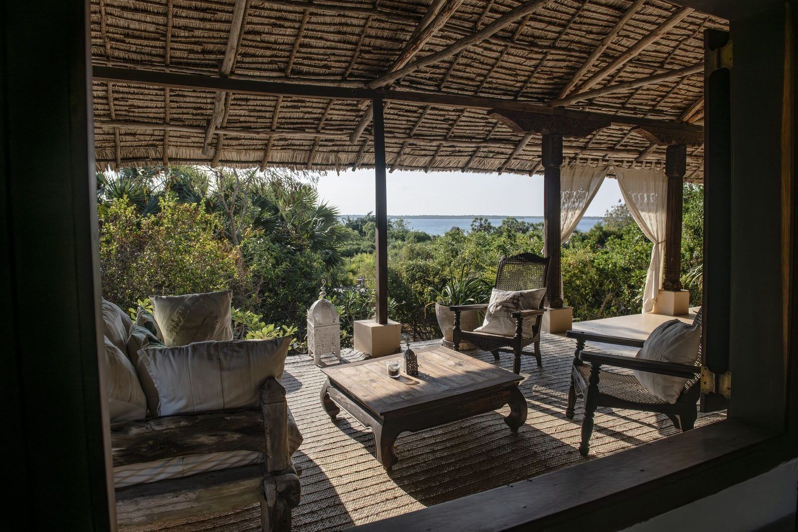 ʻOhana cabana · wide veranda day
